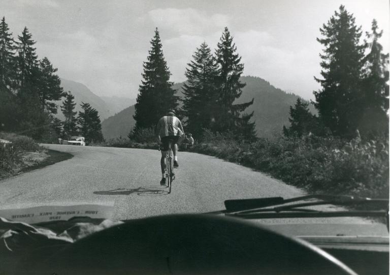 Coureur du Critérium du Dauphiné Libéré sur la route du Collet