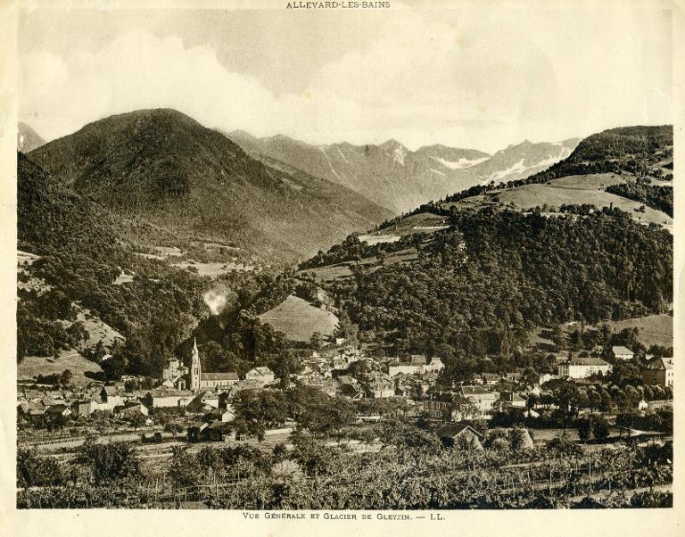 Vue générale d'Allevard et du glacier du Gleyzin