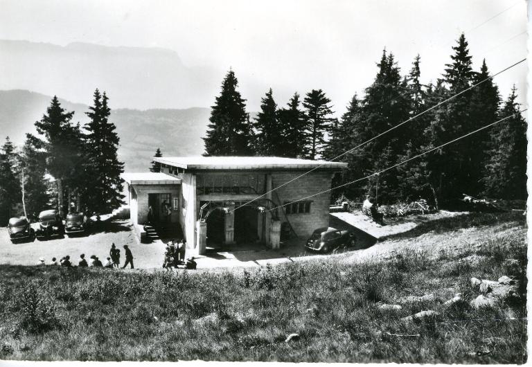 Vue de la gare de départ du télésiège de Malatrait