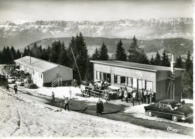 Le Collet en hiver : vue du télé bar et des Rhodos