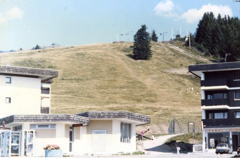 Le Collet en été : vue des pistes de Malatrait