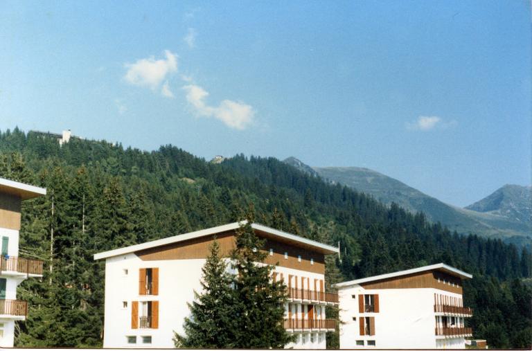 Le Collet en été : vue du centre de vacances de Montreuil