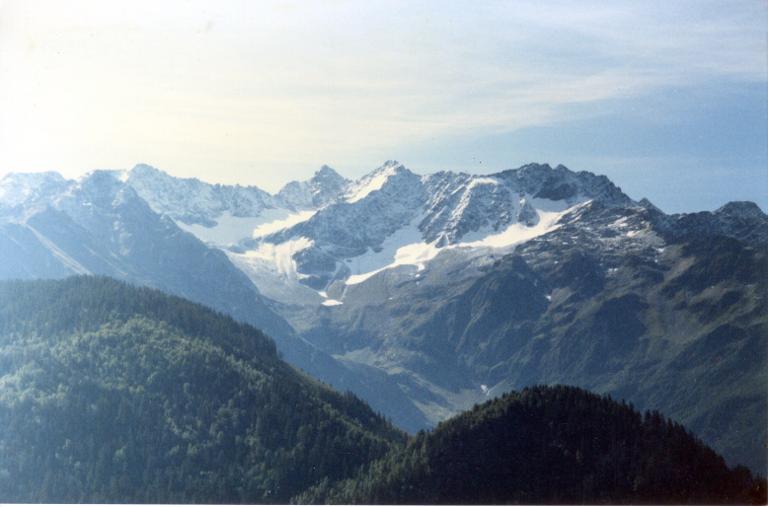 Portrait d'une femme maquillée sur la place de Malatrait