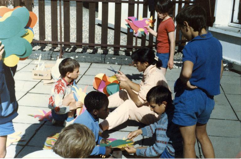 Activités manuelles au centre de vacances de Montreuil