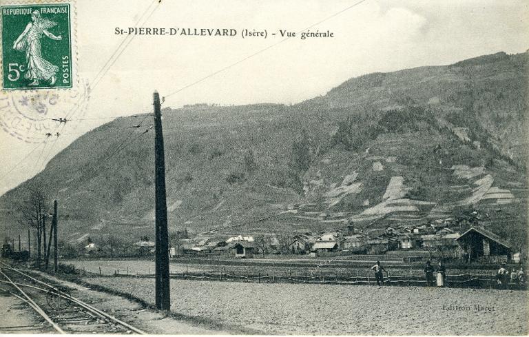 Vue générale de Saint-Pierre d'Allevard : le chemin de fer et le village