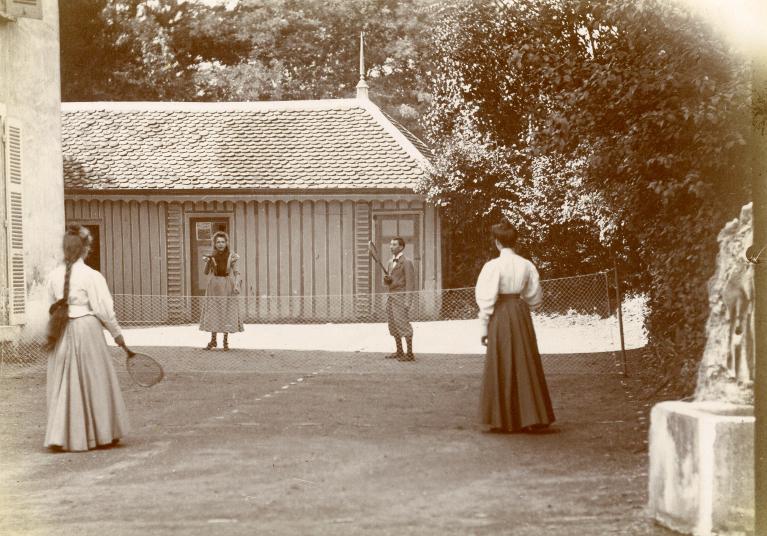 Partie de tennis à l'hôtel du Louvre