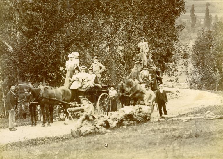 Groupe en route pour un déjeuner au Bourget-en-Huile