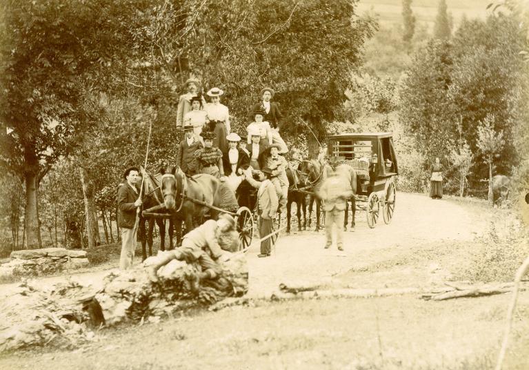 Groupe en route pour un déjeuner au Bourget-en-Huile