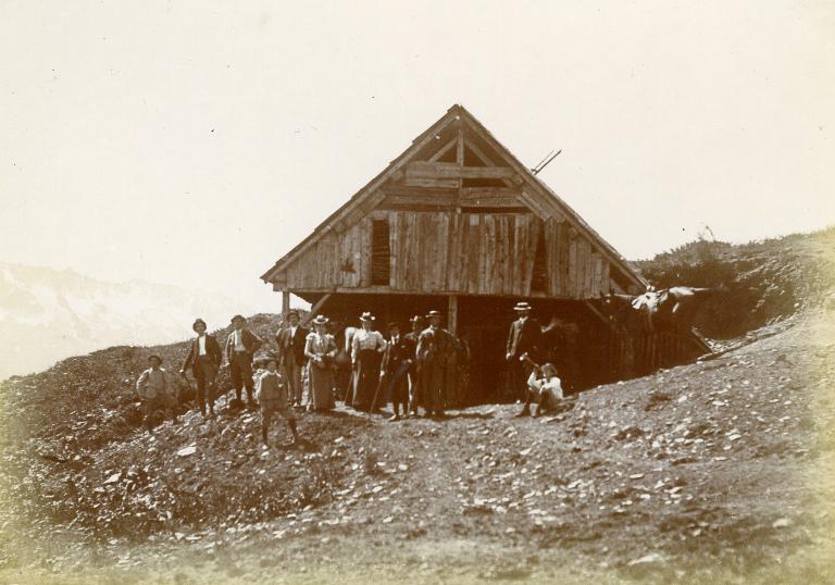 Groupe au refuge du Crêt du Poulet