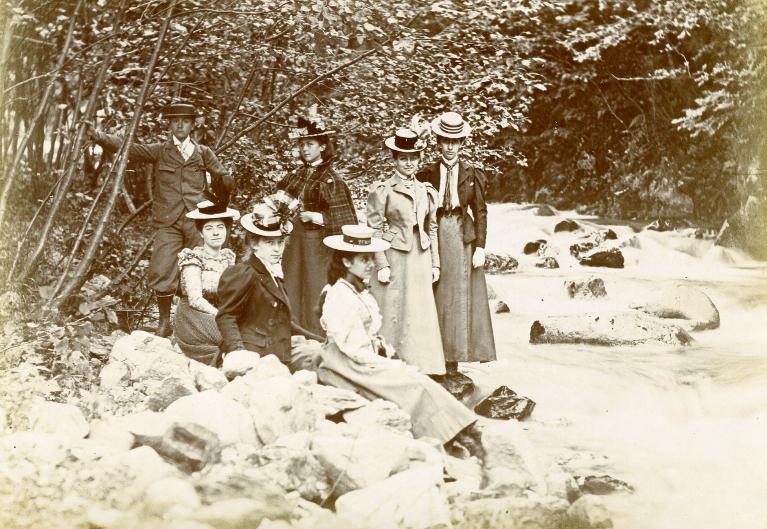 Groupe au bord du Veyton