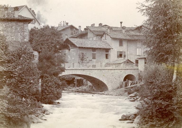 Allevard, le pont sur le Bréda