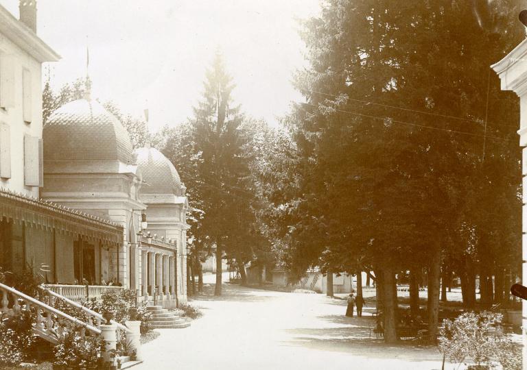 Le Casino dans le Parc thermal d'Allevard