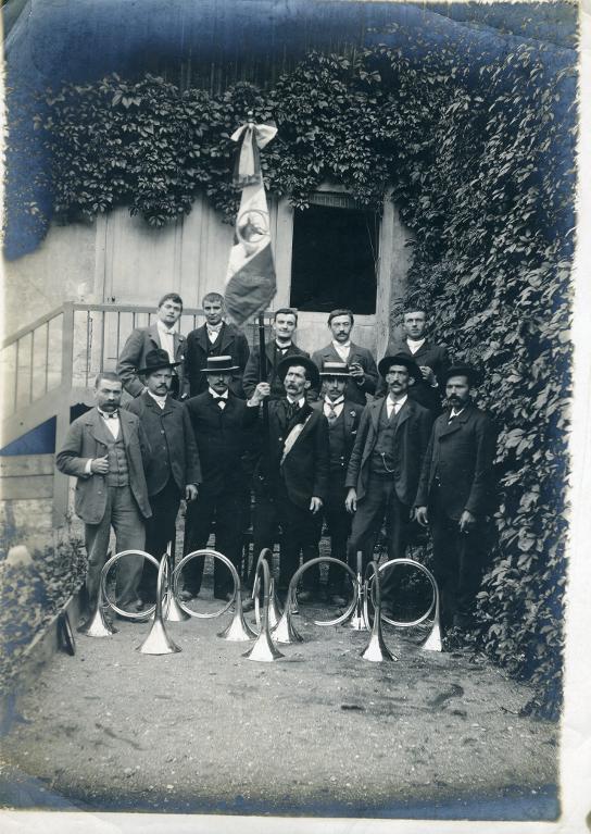 Les 12 sonneurs des trompes de chasse d'Allevard