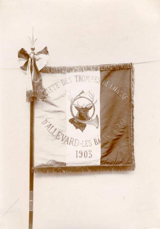 Drapeau de la Société des Trompes de chasse d'Allevard