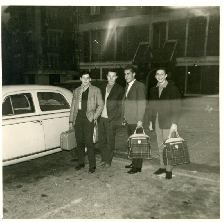 Jeunes du Ski Club Allevardin partant en stage à Voiron