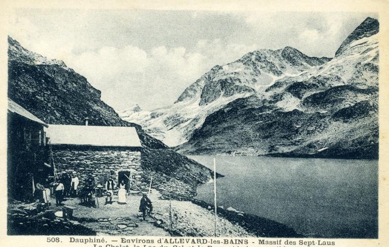 Massif des Sept-Laux, Le chalet, le Lac du Cos et la Pyramide inaccessible