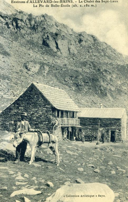 Le chalet des Sept-Laux et le Pic de Belle-Etoile