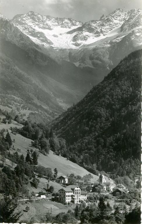Pinsot station estivale et le glacier du Gleyzin
