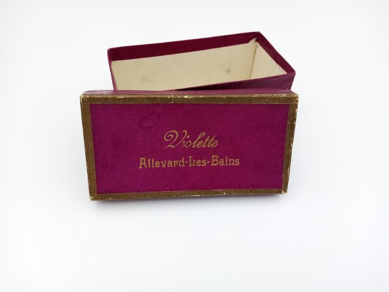 Boîte de conservation pour flacon de parfum de violette à l’effigie d’Allevard-les-Bains
