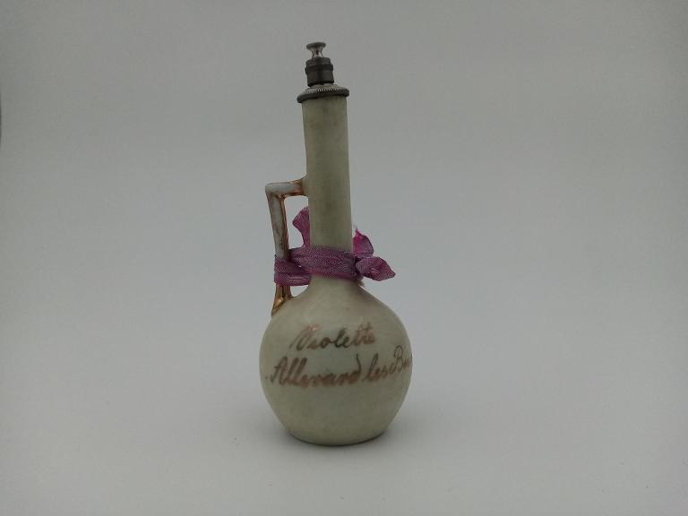 Flacon de parfum de violette à l’effigie d’Allevard-les-Bains